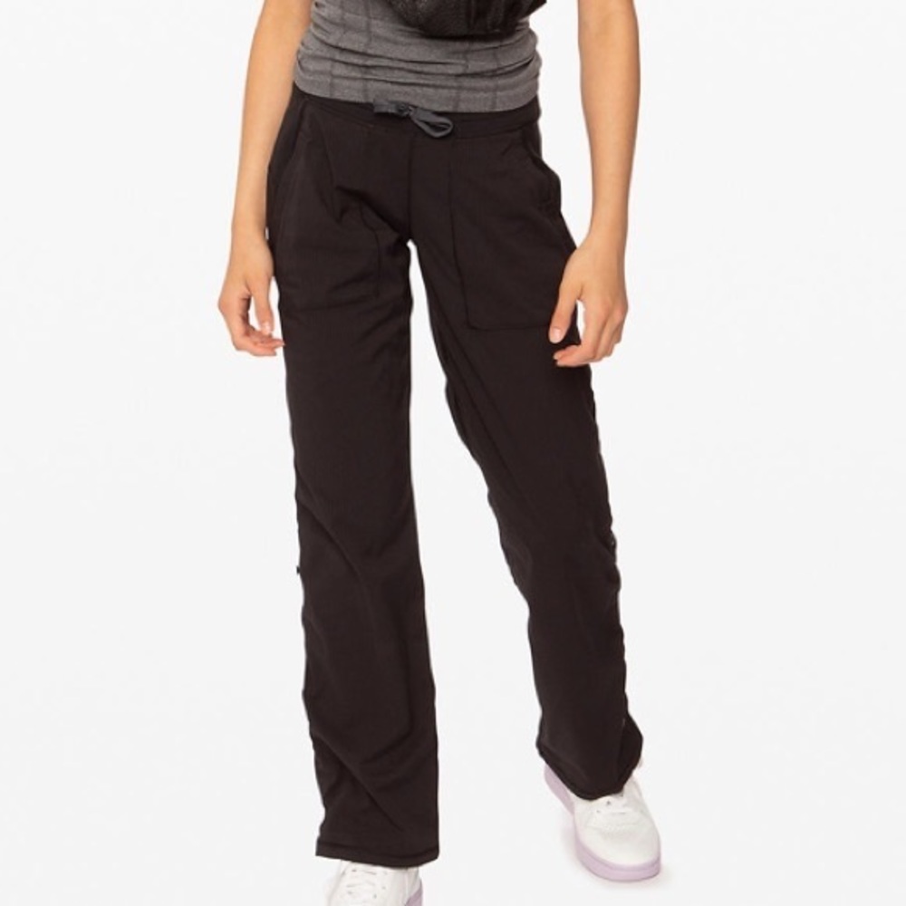 *SOLD* Lululemon Iviva live to move pants